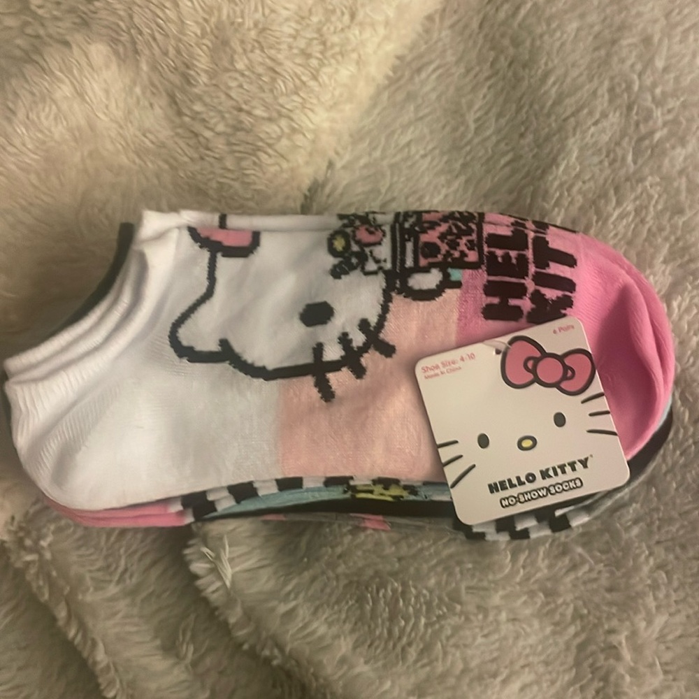 NWT 6 Pairs of girls Hello Kitty Socks